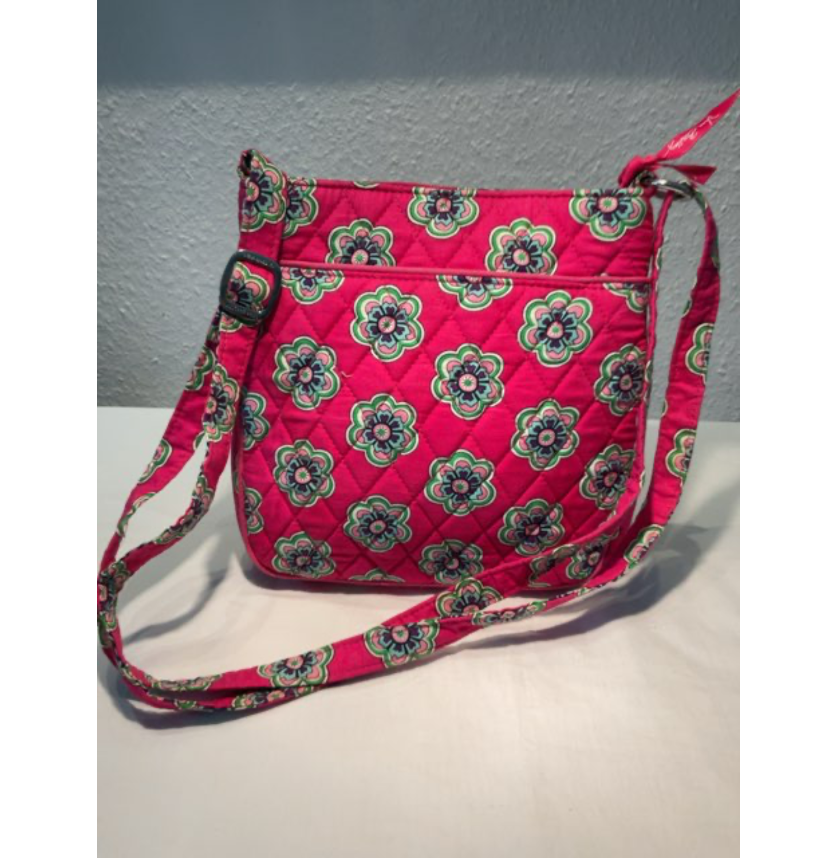 Vera Bradley, Tasker